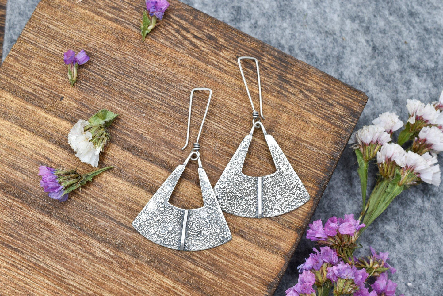 Textured Fan Earrings With Lines - Silver